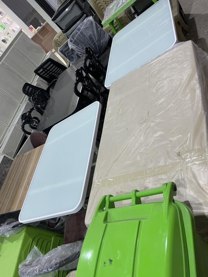 عنوانه شارع الناحية قرب ساحة التشابيه *********** اثاث منزليه جديد أسعار تنافسيه
