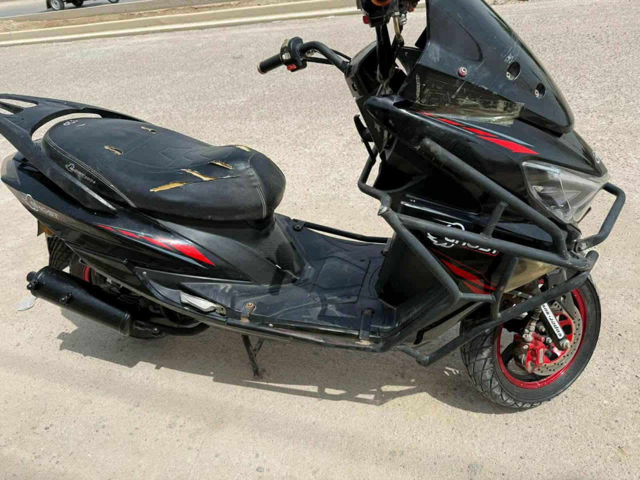 دراجة للبيع
موديل 24 
نظيفة ما مفتوحة جاهز من كلشي 
عوزها بس باتري 
تشتغل عن بعد 
كهربائيات كلها شغالة 
السعر 650 وبيها مجال للشراي 
مكاني ناصرية قضاء الإصلاح 
الاستفسار ***********

