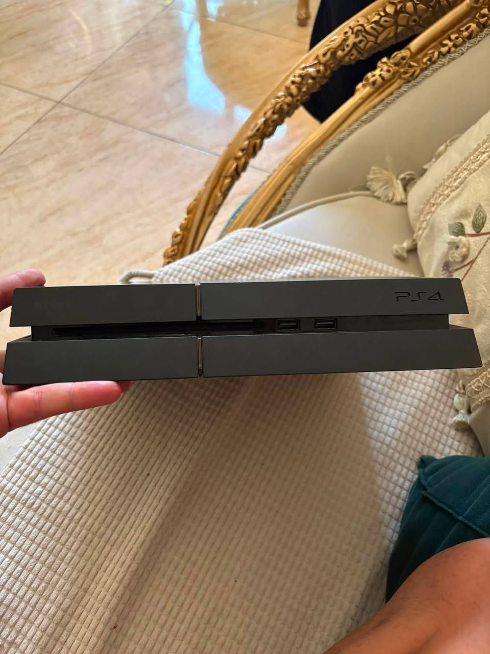 بلي 4 فات
بي حساب الحساب بي 41 لعبه 
ويا يدتين وحده مابيه شي وثانيه بطاريته واكفه 
نضيف مفتوح تنضيف السعر 200 وبي مجال بسيط


**إذا كنت صاحب هذا الإعلان وتريد حذفه لأي سبب، رجاءا أرسل رسالة إلى الدعم الفني**