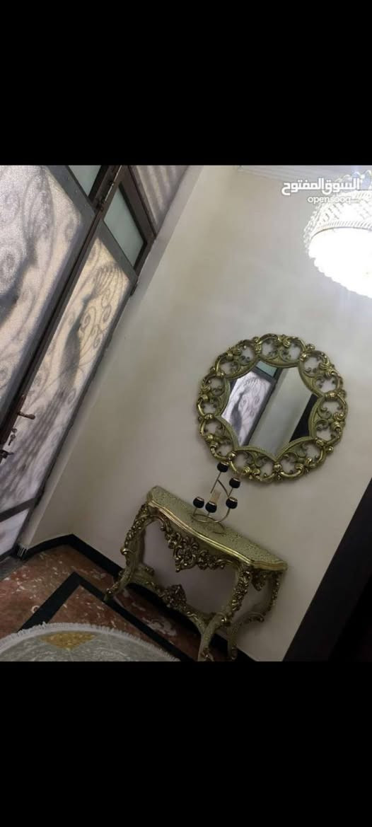 #**دار سكنية وتصلح تجارية % للبيع في مناوي لجم خلف مول البصرة موقع جدا مميز ***
المساحه 300 متر ... الواجهه 12.5 متر بناء طابقين حديث الطابق الثاني يحتوي على شقق عدد 2
 سنة البناء 2020 الموقع ممتاز ( تجاري وسكني ) 

تفاصيل الطابق الأول : يحتوي على 
# غرف نوم 2 بنظام سويت منعزل 

# أستقبال 
# صالة + مطبخ نظام تركي مفتوح 
# صحيات خارجية 
# كراج يسع 3 سيارات 
_______________________
تفاصيل الطابق الثاني : مساحة كل شقة 130م

الشقة الأولى : 
# غرف عدد 2
#صالة +مطبخ مفتوح
# صحيات 
_______________________
الشقة الثانية : 
# غرف عدد 2
# صالة +مطبخ مفتوح 
#صحيات 
_______________________
المنطقة قيد الأنجاز من بنى تحتية وتبليط .... 
الاستفسار تواصل خاص...


**إذا كنت صاحب هذا الإعلان وتريد حذفه لأي سبب، رجاءا أرسل رسالة إلى الدعم الفني**