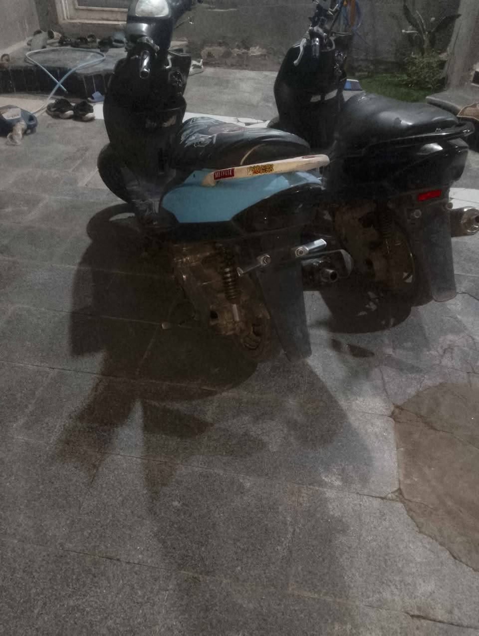 دراجه ماكس عدله دراجه نضيفه 
المكينه مفتوحة ومبدل بيه بوشه وبستن بس ورادله رباط وكلج امامي وترتيب كهربائيات الايت هوه والكفر موجودات العنوان جيكور شارع الجامع 
متواجد وتساب وشريحه *********** Singapore
