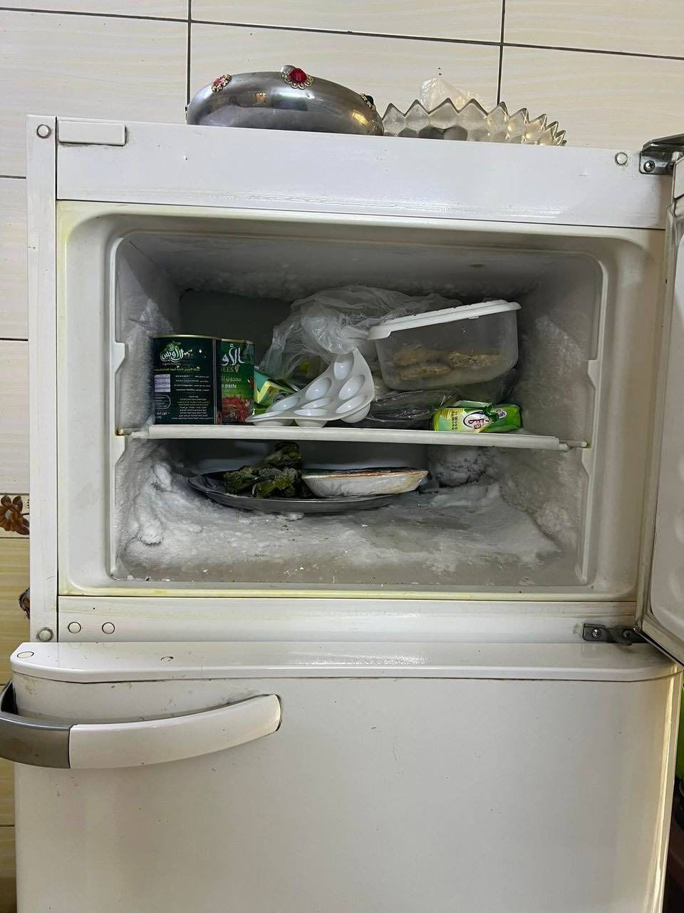 السلام وعليكم عدي ثلاجه للبيع نضيفه وشغاله الشراي خاص***********
