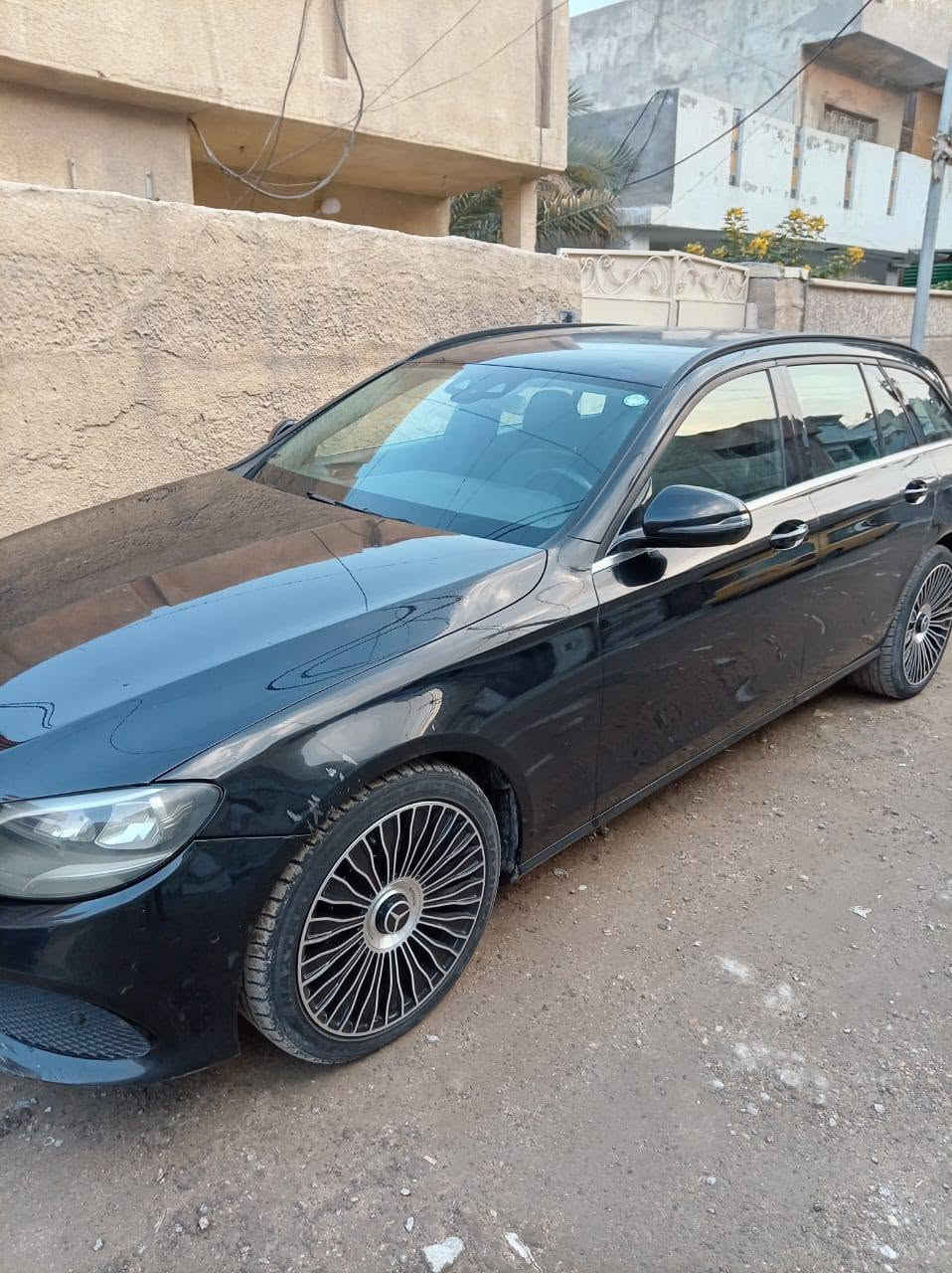 تنويه مكلف بلنشر عدك اي ستفسار اتصل برقم 
مرسيدس ستيشن ٢٠١٨ نظيفة جدا اربيلية مكفولة عدا شبر جاملغ امامي السعر دفترين ***********

