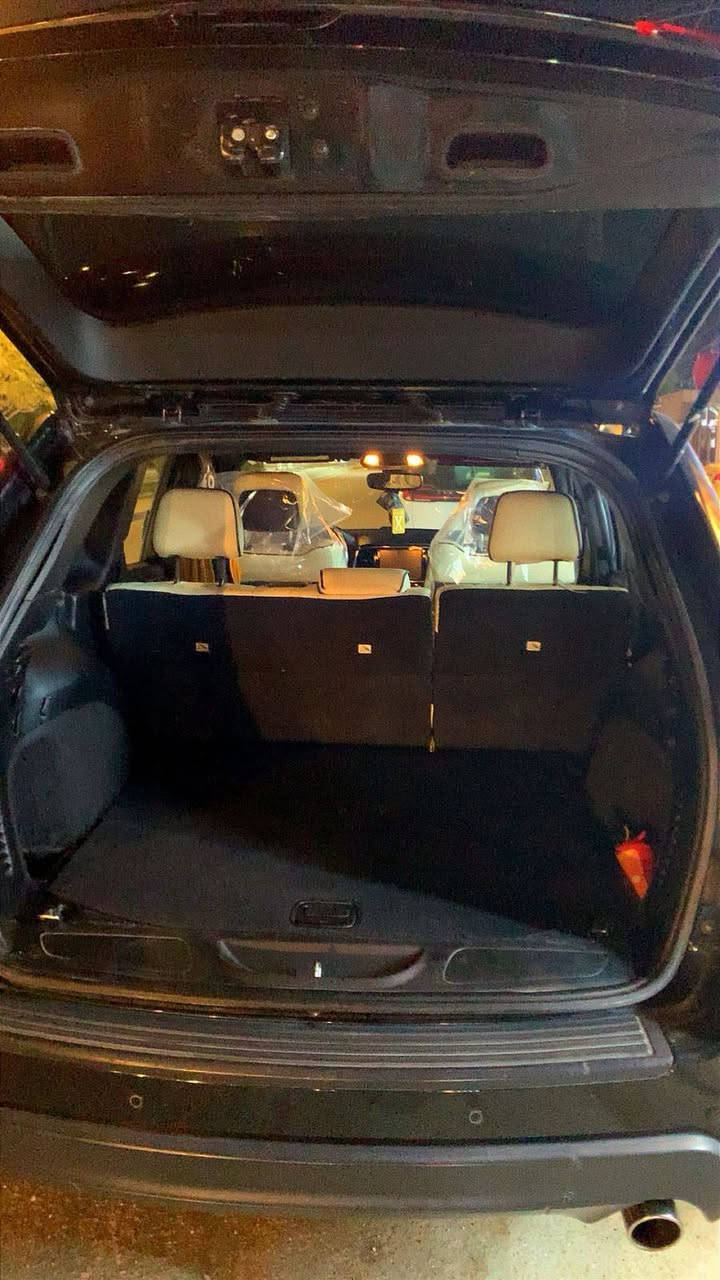 سلام عليكم جيب لاريدو امريكي 2017حادثه جاملغ الأيمن فول مواصفات ماعده الفتحه 6 سلندر وبدايت البنيد بي شويه تكحيل سياره حلوه كله جديد مابيه اي نقص سعر 190 وبيه مجال 
الرقم ***********
