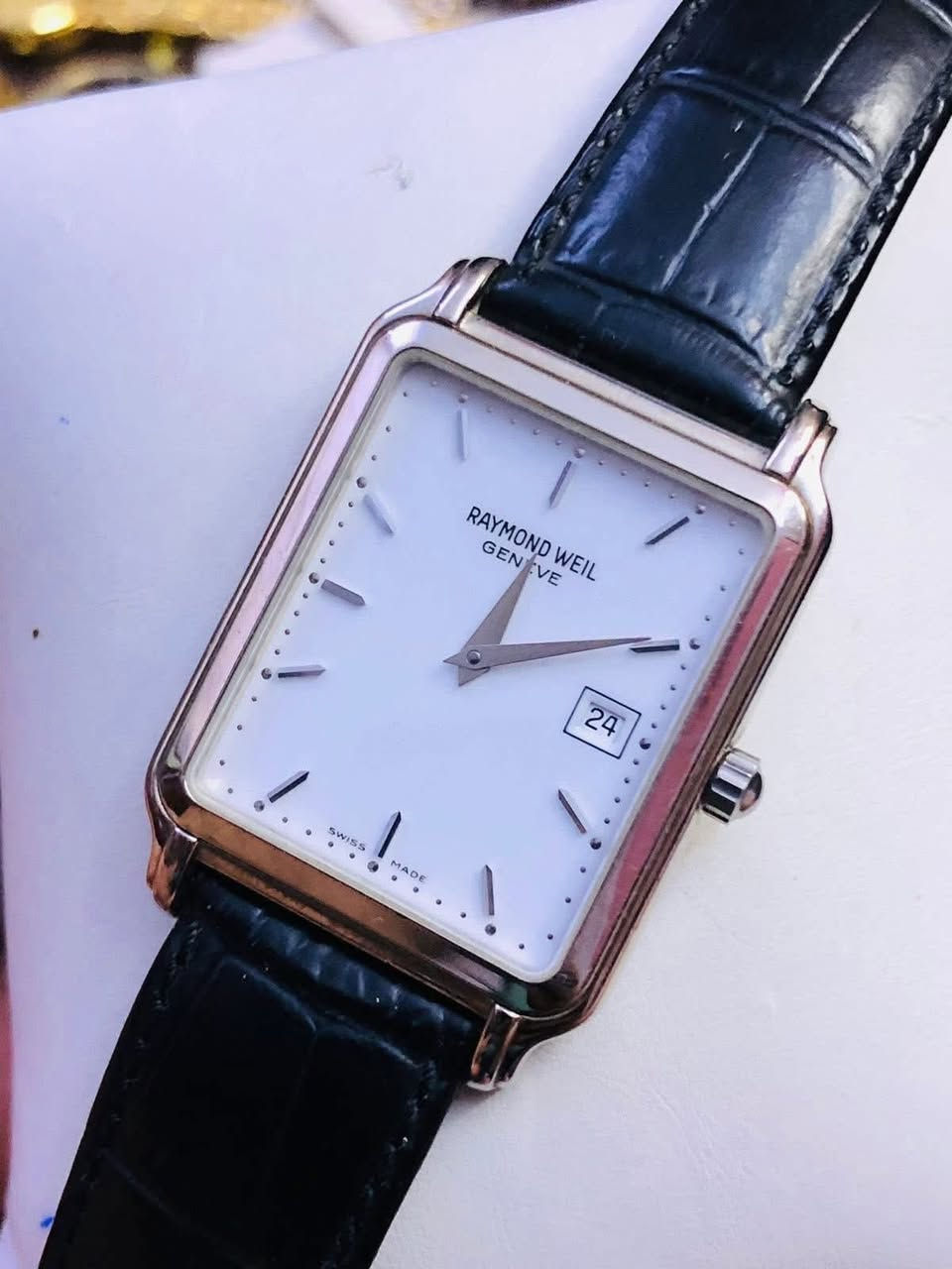 ساعة رايموندويل جنيف  
‏( RAYMOND WEIL)
سويسري اصلي- كواتز 
مينه مميزة  - المعدن فولاذ        
لوك غير مستعملة 
للاتصال ***********
