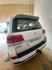 لاندكروز ٢٠١٩ساز باب اول دبل كرسي كهرباء كشن سائق ٣وضعيات ٣شاشات صندوق...