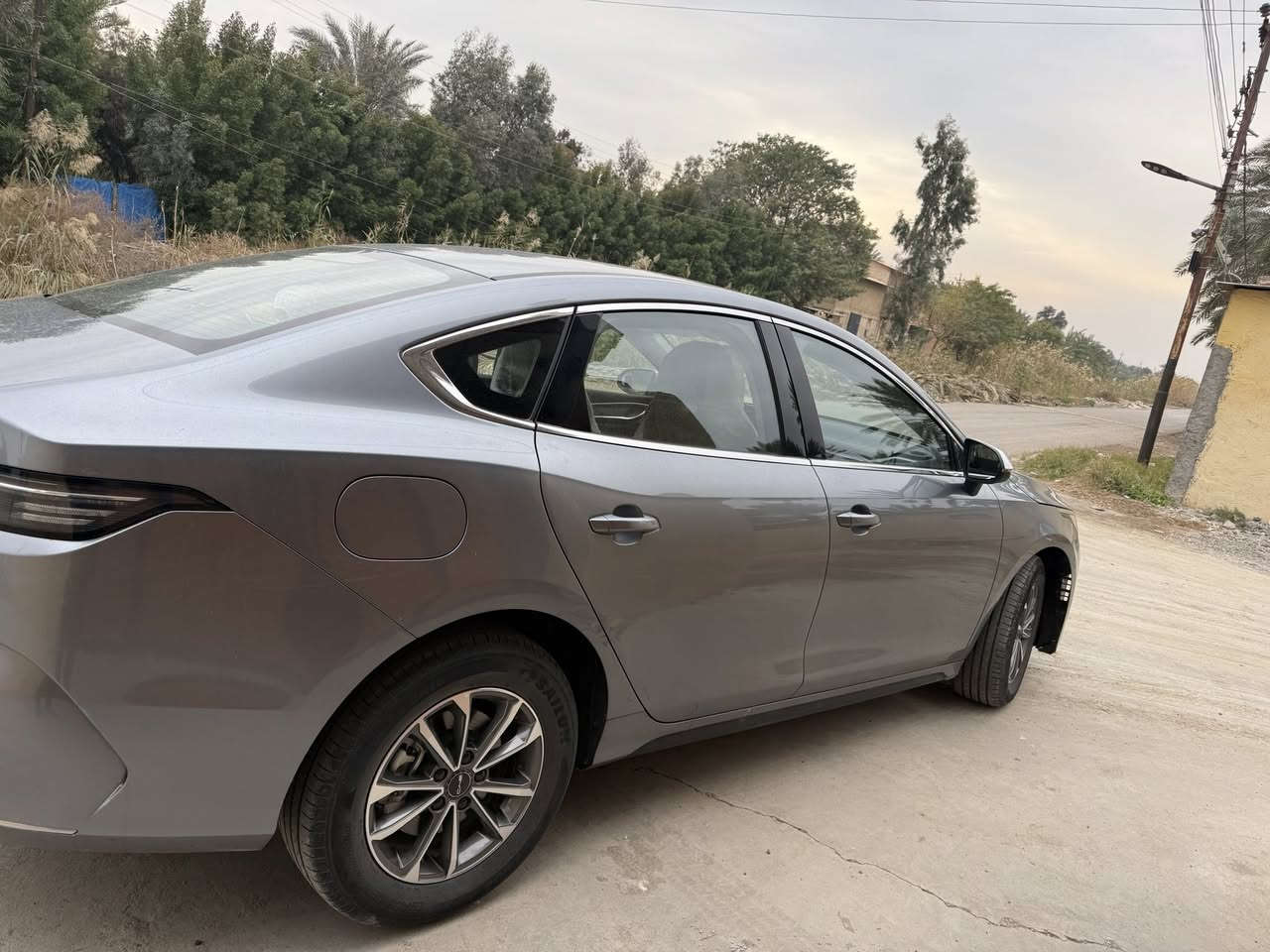 سلام عليكم بي وايدي دستروي للبيع سعر سياره 130وبيه مجال قليل سياره ماشيه 2500مديل سياره2025نضيفه كلش سياره مكانه بغداد بوب شام للاستفسار ***********
