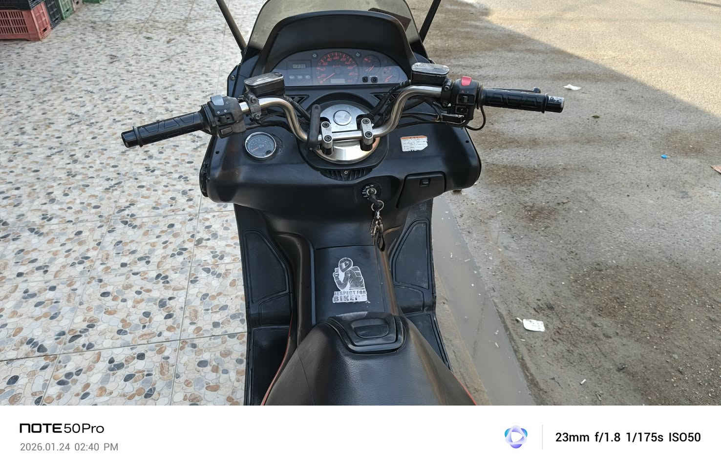 سلام عليكم تي ماكس مكفولة كفالة عامة دراجة تجي دكلبهة وشوفة دراجة  مكينة مامفتوحة انطيك شرط الفصلة الدراجة معروضة 21مديل 2007 ولستفسار علا رقم ***********
