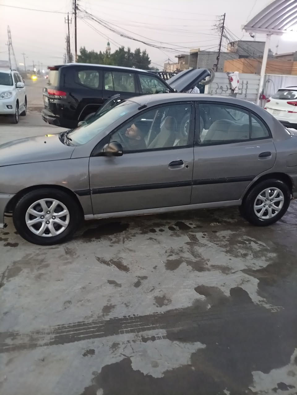 للبيع كيا ريو 2003 محرك جديد صدر امامي وخلفي جديد تخم تاير جديد السعر 40 وبيه مجال اتصال على الرقم  ***********0
