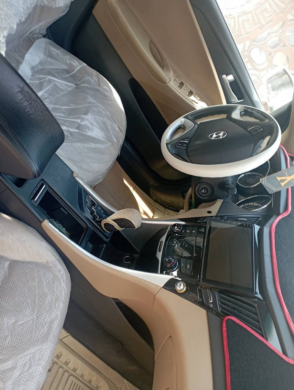 سلام عليكم ورحمه الله 
سوناتا خليجيه 2011 رقم بغداد الدولي باسمي 
سياره مكفوله من فتح وتبديل وصبغ سياره جديده جدا بيها بارد بدور جدا بسيط فقط 
تخم تاير حداديه جديده 
تبريد ثلج 
منظومه عالي زنون 
مكينه بلاد بدون فتح (دوش)
كير بلاد 
منظومه ماء جديده 
معروضه 122 مجالها جدا جدا بسيط 
مكانها حله مركز المدينه 
***********
