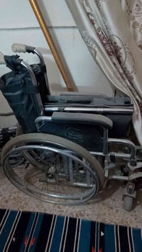 عربانة معوقين • نضيفه • تاير يحتاج نفخ