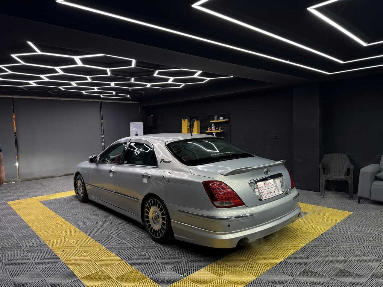 majesta 2005
بڕاوە بڕاوە

٥ دوگمەی  

ئ ب س بیلاد بە شەرت 

٣ پەردە و سەلاجە 

تەقەو رەقەی بە شەرت 

سەیارەکە لە رەسم جوانترە 

سەیارەکە کامل جایزە

تەبرید ساردوو گەرم بەسراوە

جامی پشتو پێشی هەڵ گیراوە

جوپەکانی حوور کراوە بەرزو نزم ئەکا

کامل سەیارەکە سپۆرت کراوە 

تازە پیشی دوای داگیراوە ١هەزار مەسرەفینیە

سلیمانیە ***********
