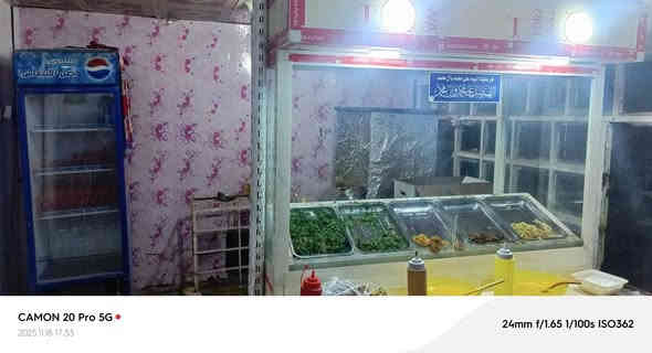 السلام عليكم
غراض كافتيريا كاملات للبيع 
جام خانة + براد + طباخ  + شواية همبركر + مسطبات + طبلات + سنكي .المكان ابو صخير حي الجمعية 
***********
 السعر 800 وبيهن مجال
