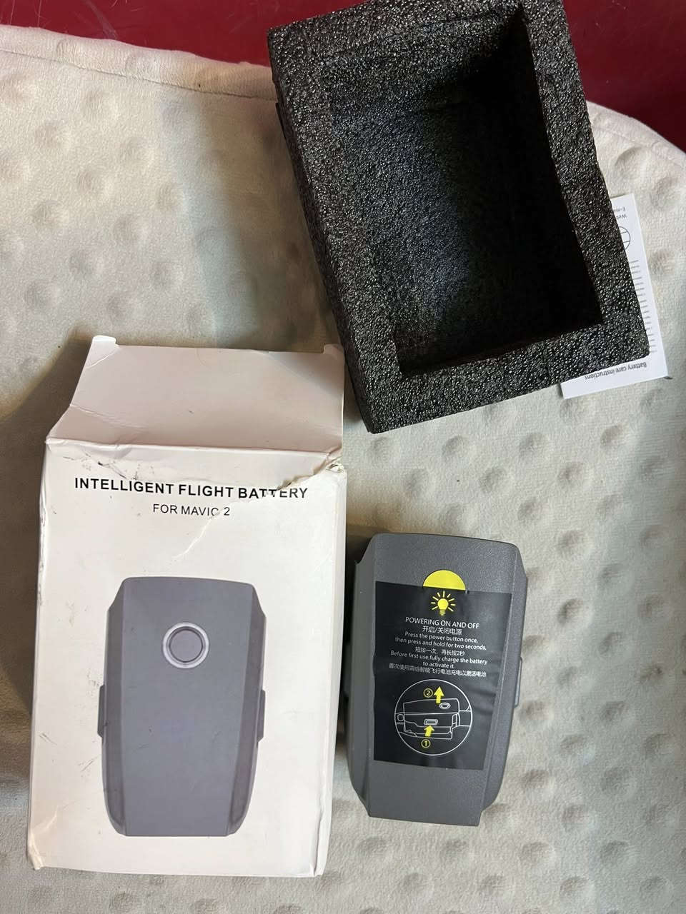 هذه علبة بطارية الطيران الذكية (Intelligent Flight Battery) المخصصة لطائرة الدرون DJI Mavic 2 (المتوافقة مع إصدارات Pro و Zoom).المواصفات الفنية الرئيسية للبطارية:سعة البطارية: 3850 مللي أمبير (3850 mAh).وقت الطيران: يمنحك مدة طيران تصل إلى 31 دقيقة كحد أقصى في ظروف الطيران المثالية.نوع البطارية: بطارية ليثيوم بوليمر رباعية الخلايا (LiPo 4S).الجهد الكهربائي: 15.4 فولت.الطاقة الإجمالية: 59.29 واط في الساعة (Wh).مميزات إضافية:نظام إدارة ذكي: تحتوي البطارية على نظام مدمج (BMS) يقوم بمراقبة حالتها وعرض مستويات الطاقة والحرارة في الوقت الفعلي عبر تطبيق الطيران.حماية تلقائية: تتميز بخاصية التفريغ الذاتي الآمن عند التخزين لحماية الخلايا من التلف، بالإضافة إلى الحماية من الشحن الزائد والتفريغ المفرط.


**إذا كنت صاحب هذا الإعلان وتريد حذفه لأي سبب، رجاءا أرسل رسالة إلى الدعم الفني**