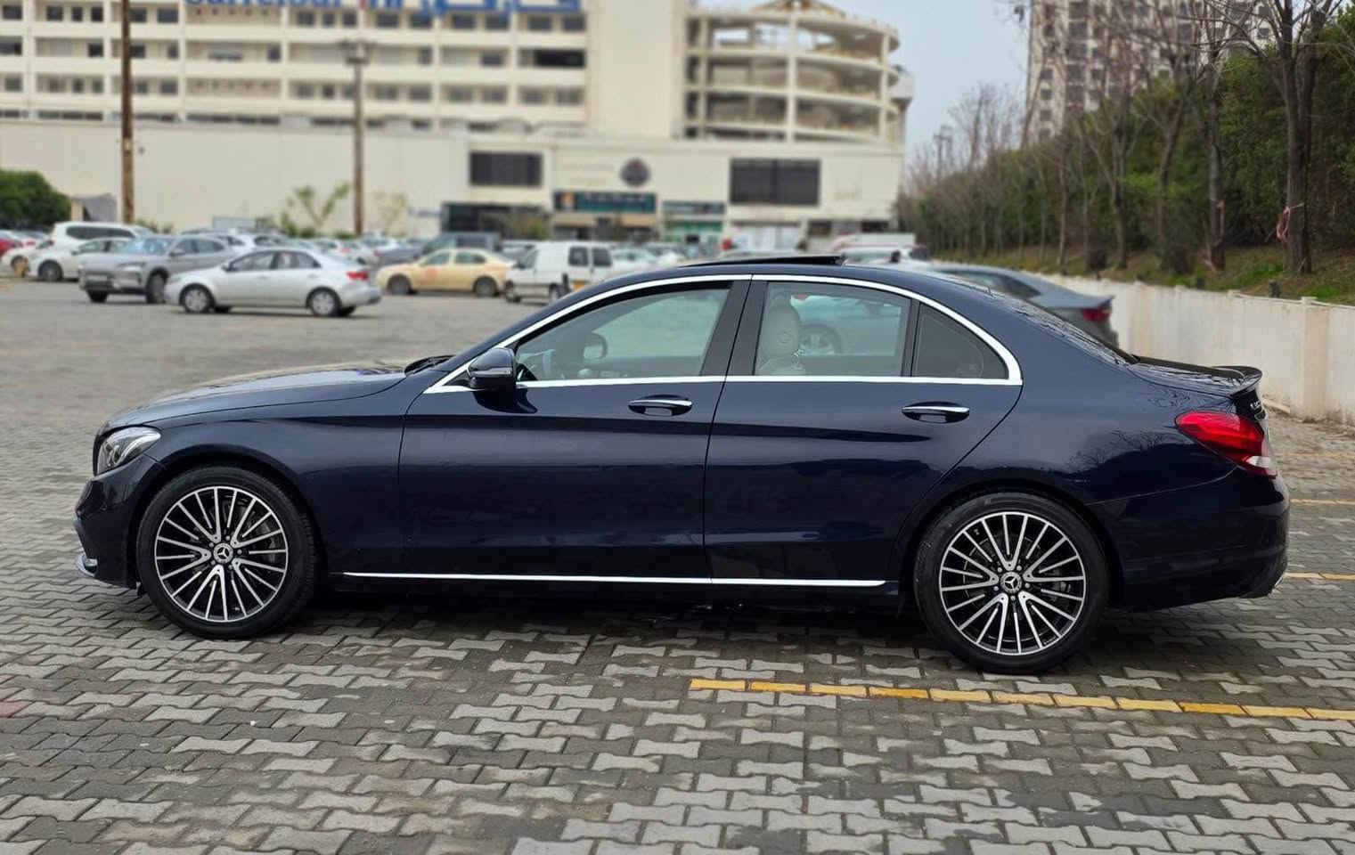 ﷽

Mercedes c300 2018
زؤر پاكة هةمو گياني بةشةرتة 
گير مكينة كارةبايات هةمووي بةشةرتة 
فول فولة  ناو زةرد پانؤرامة دةبل ماوس بةسمة 
٢ پارجةي سبوخة 

*********** أربيل, العراق
