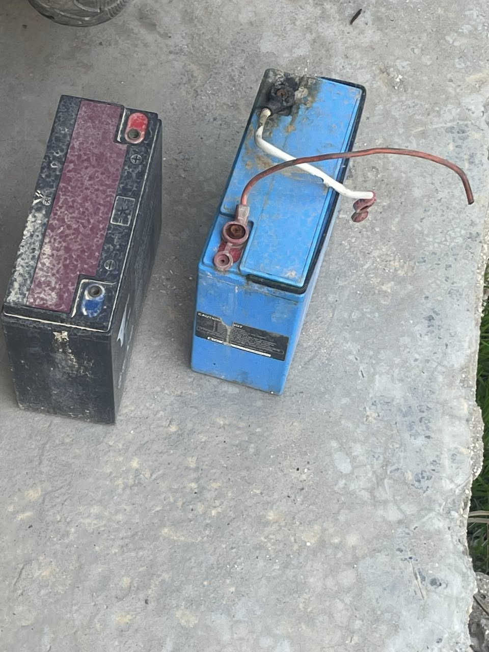 دراجه شحن إم تي آر سكنس دراجه ٥ بطاريات  بدون شاحنه تاخذه وتتوكل على الله حلوه تمشيك ٧٠ كيلو حقيقي + السرعه ٤٥ 
تيرات جديدات 
متروكه لين عندي دراجه بانزين 
ابيش تفيدك تعال اخذها ما اردك 
*********** اتصل عليه واتساب على الخط 
عنواني بغداد الزعفرانيه 
نوكصاتها واير  حراري 
وشاحنه 
جاملغ امامي
