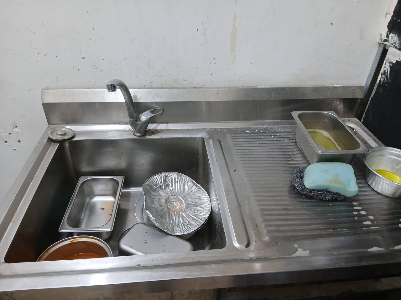 بردات مقبلات حجم ١٢٠ ياخذ ١٢ الى ١٤بلانك جديداات مستدخدمات شهر
بردات عارضات عدد تلاثه نضيفات كلش 

طباخ ابو 3 عيون كبير والطباخ تركي تفصال 

ميز مترين العرض الطول 100 اصلي درجه اوله 

جداري كبير ستيل اصلي 

سنك ابو ستيل اصلي عراقي بدزاين تركي 

طباخ لبلبي وباكله اصلي ستيل يجي ويا طشتين 2 عيون كبير ناره قويه 

الاستفسار ***********

ايشي يفيدكم خابروني مكان بابل الكورنيش
