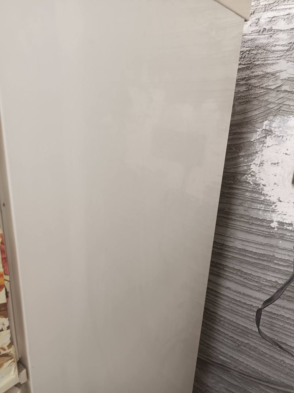 ثلاجه 12 قدم شرط الشقل السعر 65 وبيهه مجال بسيط ***********
