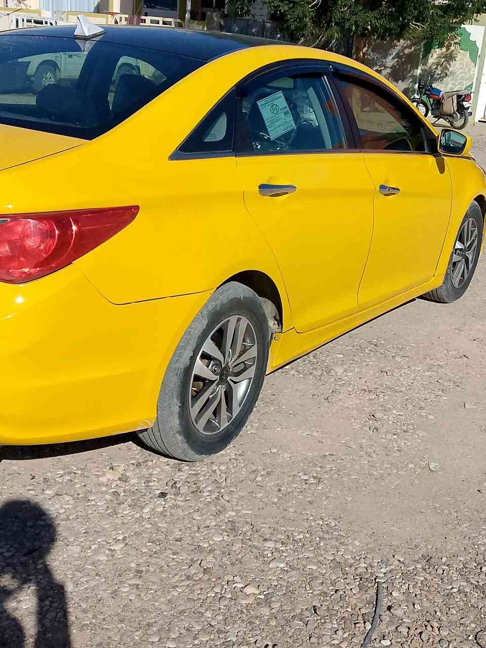 سلام علیكوم سیارة سوناتا مودیل2011فول مواصفات محرك GDi2400كیر و محرك خیر من اللة
موصفات.
بصمة
كشن هیتر
سلاید
شاشة ایباد
كامرة
ضرر فقط جنطا 
رقم واسط انكلیزي مشروع وطني 
رقم موبایل و وتساب ***********
ماجواب رسالة سعر 110بي مجال
