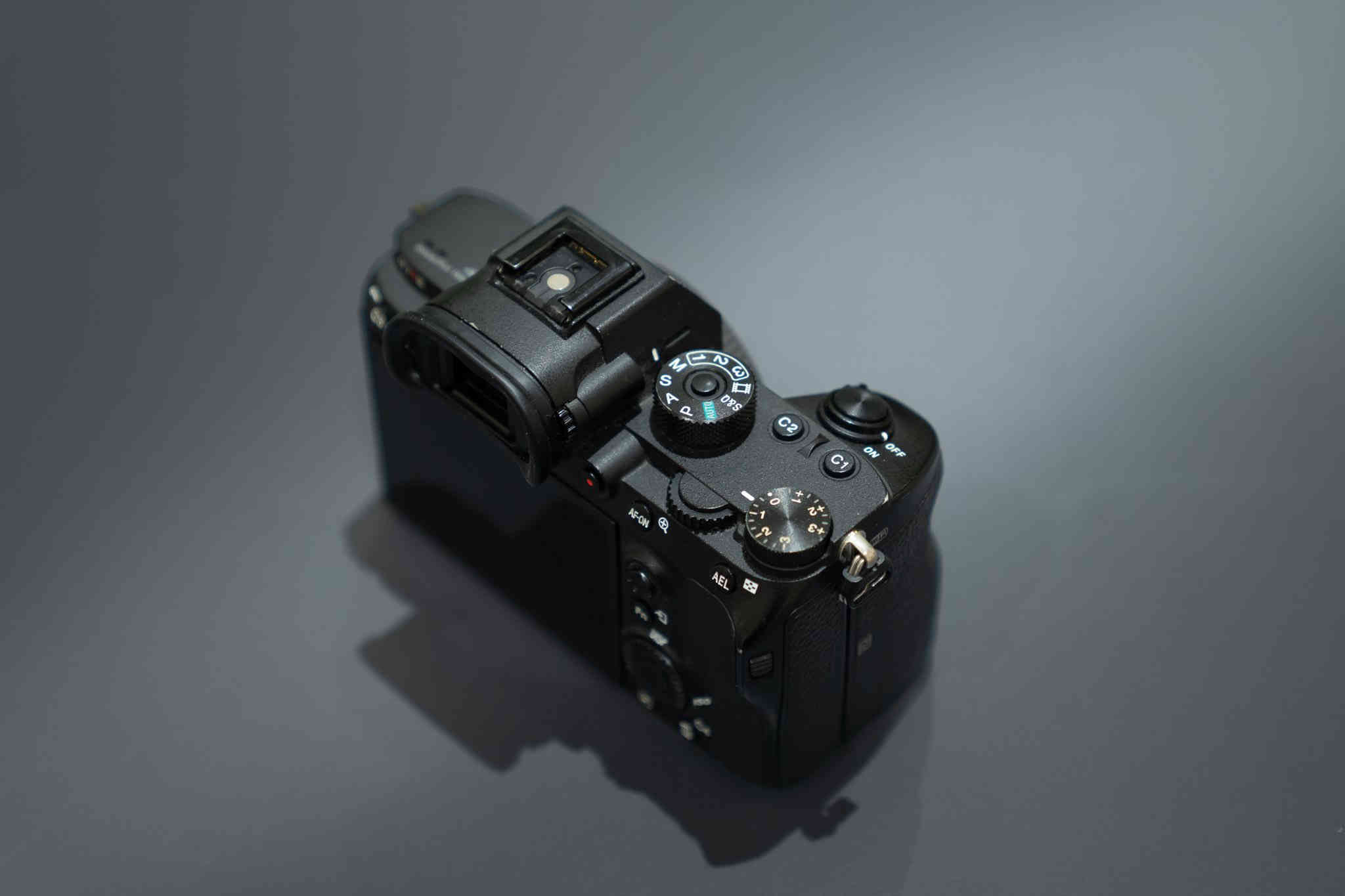 Sony A7R III نظيفة 100% بعدها بحالة الوكالة 

 

دقة خرافية 42 ميجابكسل

Full Frame BSI CMOS حساس
معالج BIONZ X السري

صوير متواصل حتى 10 إطارات بالثانية

لثبيت بصري 5 محاور للتصوير الثابت

ظام فوكس 567 نقطة لتتبع دقيق وسريع

فيديو 4K UHD بجودة مذهلة

شاشة لمس متحركة + واي فاي وبلوتوث + ملحقات الكاميرا كارتون وشاحنة

الشتر 70k فقط

السعر 1600 وبيها مجال بسيط

للتواصل ***********

الكاميرا جدا ممتازة للصور ثم الفيديو - مكاني البصرة
