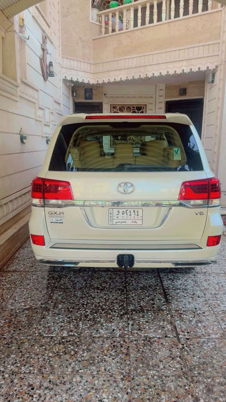 السلام عليكم لاندكروز 2018 وايت ادشن ساز باب اول
ماشيه 49 الف حقيقي السياره جديده بمعنى الكلمه 

مكفوله من الضرر والصبغ فقط بارد بسيط بالباب وره

السايق السياره فوول دبل ماوس شاحن 8ايرباك 

3شاشات دبل كرسي كهرباء تشغيل عن بعد حساس

امامي خلفي اخوان السياره بدون شخوط بدون رصعات

بالحقيقه احلى من الصوره رقم بغداد تحويل ثاني يوم السعر
50 الف   وبيه مجال للمشتري تشوف السياره وتقتنع

وبيك خير وتدلل مكاني بغداد حي العدل رقم *********** 

ومن الله التوفيق❤️
