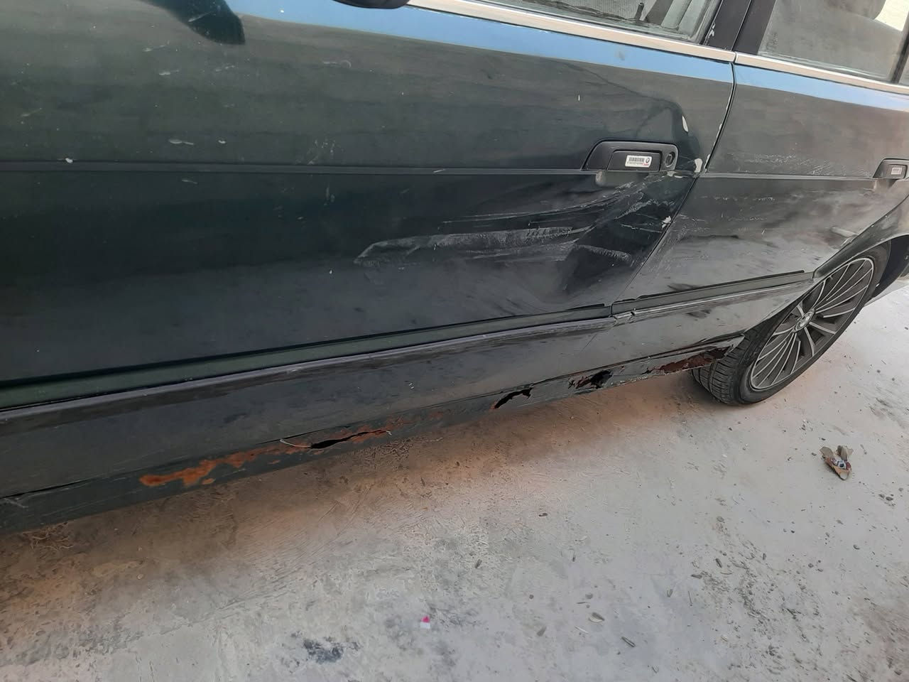 سلام عليكم بي ام للبيع او مراوس بيها ملاحظات نواعم تحتاج جناي يرتبها كير حاويه مكينه مبدل كازكيت هاي صورها راعيها ثاني يوم يحولك  موجود خاص او اتصال *********** السعر ٤٢ بيها مجال حك الجيه مكانها ديالى مندلي
