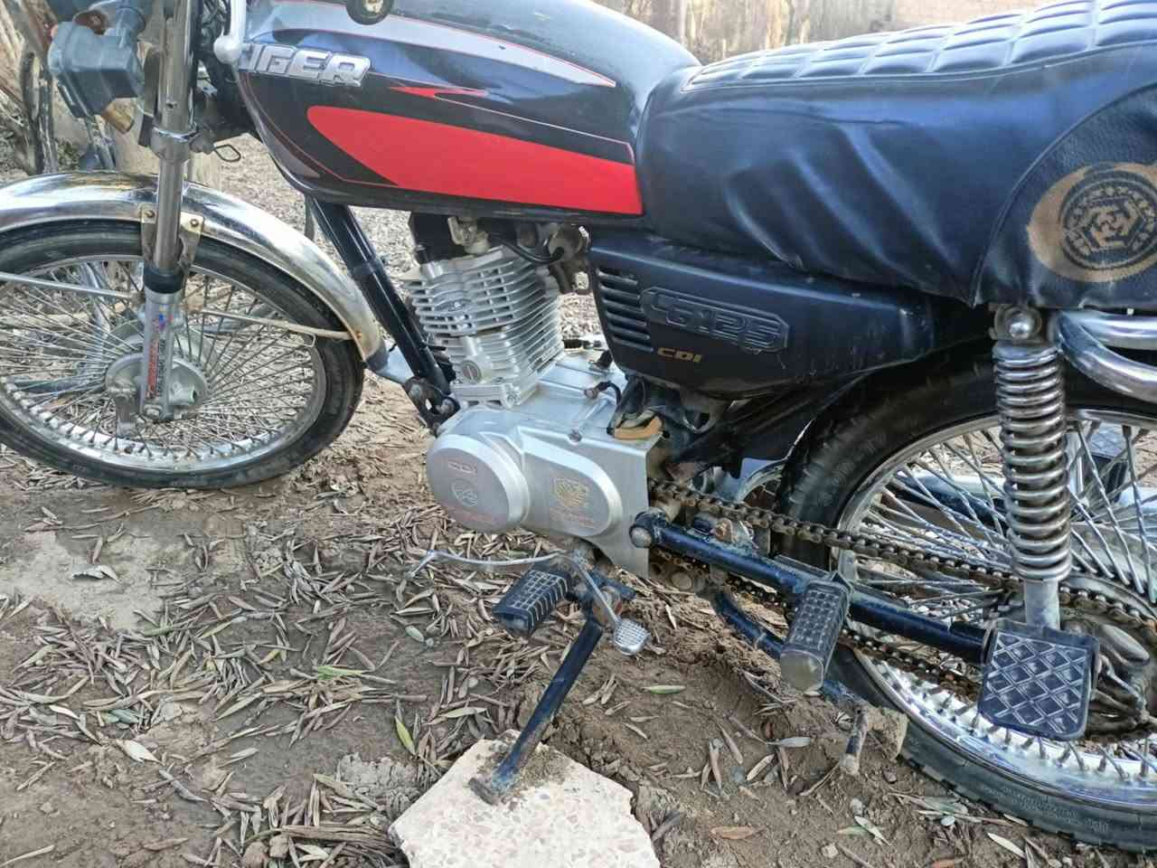 السلام عليكم
ماطور للبيع 2020 محرك مفتوح مرة .مبدل رنگ فقط شرط 
السعر 350 وبي مجال  .
الخاص مغلق
 للاستفسار
***********
