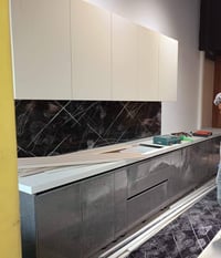 عندي هذا كاونتر جديد لان مالت عرض مع طباخ وغرفه نوم اريد ابيعهم حتا اف...