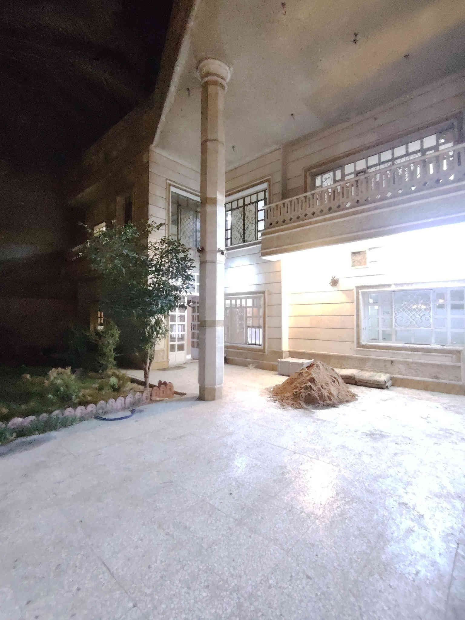 #للايجار في السيدية لدى مكتب الاعتماد الهندسي للعقار السيدية
___________________
#بيت مساحة 300م يحتوي على
#4غرف نوم
#صالة
#مطبخ
#خدمات
____________
سعر. مليونين وربع
________________
للاستفسار:*********** 📱✅
