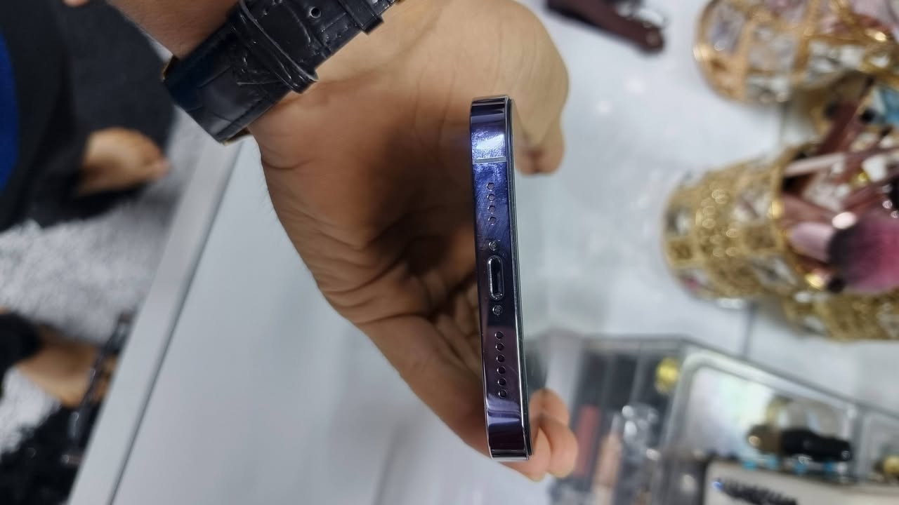 ​⚡ iPhone 14 Pro Max - للبيع ⚡
الموديل: آيفون 14 برو ماكس (iPhone 14 Pro Max)
​المساحة / الذاكرة: 256 جيجابايت
​اللون: بنفسجي عميق (Deep Purple)
​نوع الإصدار / الشريحة: أمريكي (LL/A) - يدعم الشريحة الإلكترونية (eSIM)
​الحالة العامة: نظيف جداً وممتاز، شاشة بدون خدوش، 
1-  مبدله + بطاريه 
2- شريحه إلكترونية فقط
السعر  650 الف 
الاتصال 
***********
