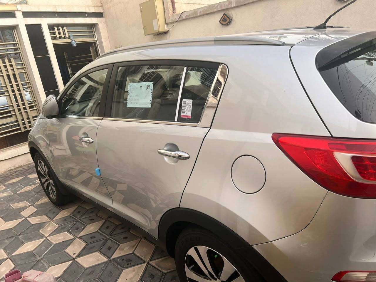 سبورتج ٢٠١٢ خليجي شركه العامه مكفوله كفاله عامه بدون قطره صبغ ولاتبديل ولافتح سونار بصور مكينه ٢٠٠٠ دوش ممفتوح بيه برغي لاهيه ولاكير على وضع شركه سعر ١٣٥ رقم ***********
