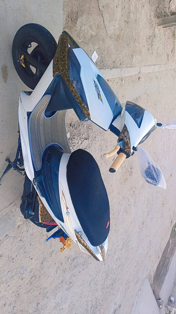 سلام عليكم سايم نحله موديل 2018 بلادي محرك صبانه ماممدوده عليه أوراق ضايعه مكانه ملعب شارع ستين***********
