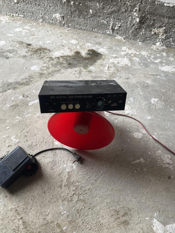 سماعات للبيع ثنينهن شغالات او جدد  قيم بما يرضي الله او تعال اخذه***********
