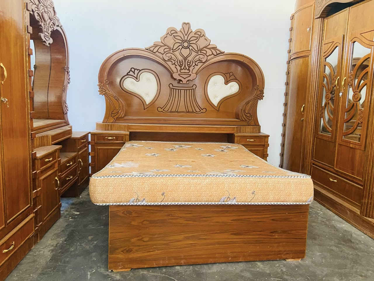 سلام عليكم اخوان عندي غرفه نوم عراقي نضافه فول شرط سعر مليون


**إذا كنت صاحب هذا الإعلان وتريد حذفه لأي سبب، رجاءا أرسل رسالة إلى الدعم الفني**
