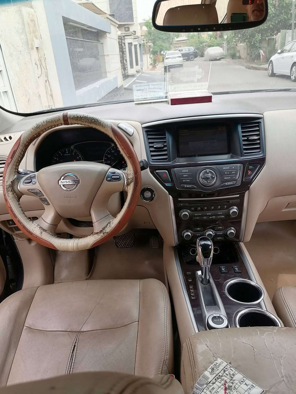 السلام عليكم نيسان فافندر للبيع موديل ٢٠١٣ فئة SL  كامل موصفات عدا البنوراما بصمة تشغيل وأبواب وتشغيل عن بعد٠ حساسات جانبيه واماميه  بيه صبغ ثلاثة قطع جاملغين وبنيد سعر ١٢٠ ورقه وبيها مجال مكان السياره بغداد اليرموك هاتف  ***********
