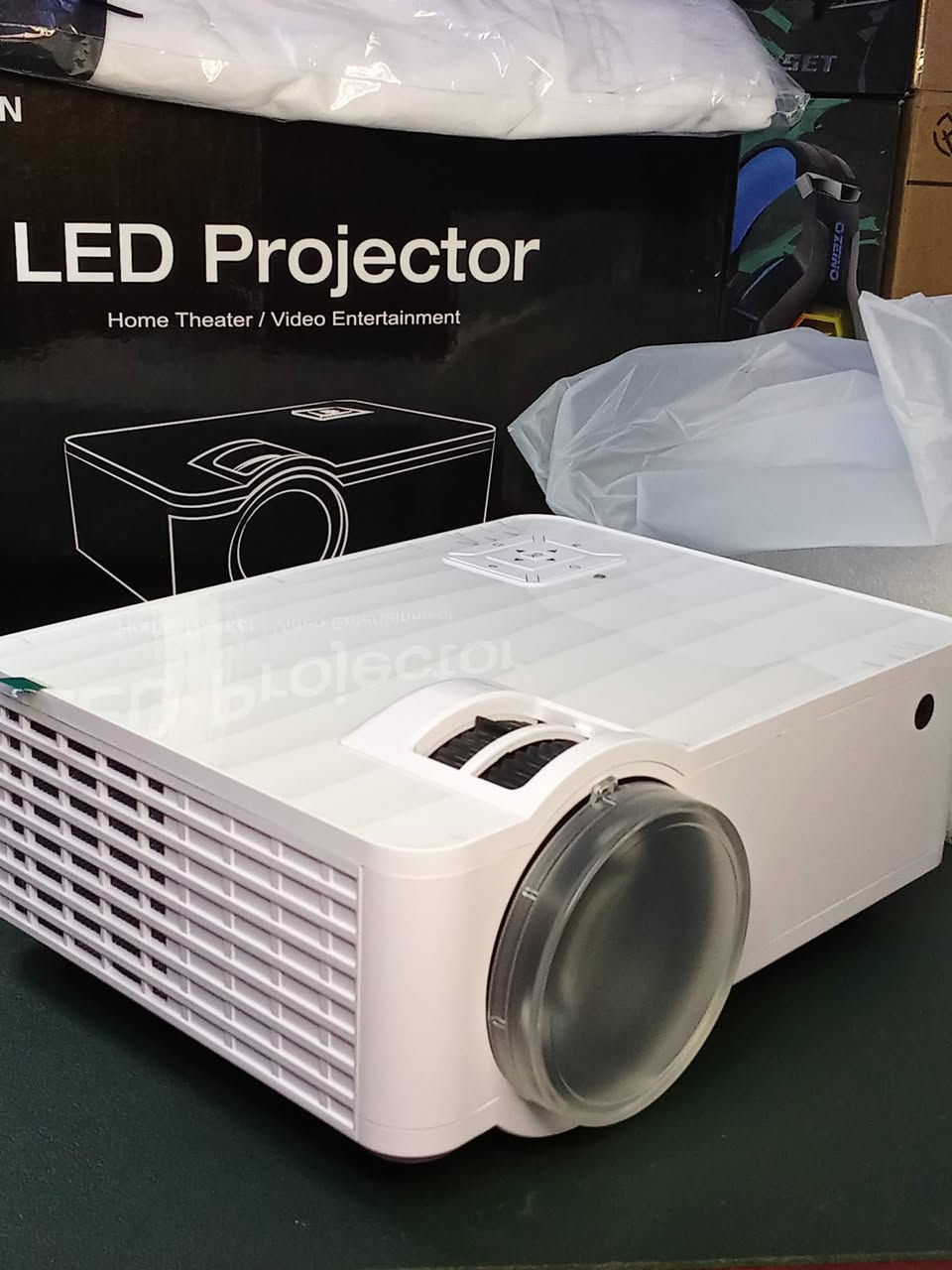 داتا شو عارضة سينمائية منفذين HDMI تكدر تربط عليها بلي،تيفي بوكس،حاسبة،ستلايت صوت وصورة وضوح عالي 1080 يجي وياها برده حايط لون أبيض سعر 65


**إذا كنت صاحب هذا الإعلان وتريد حذفه لأي سبب، رجاءا أرسل رسالة إلى الدعم الفني**