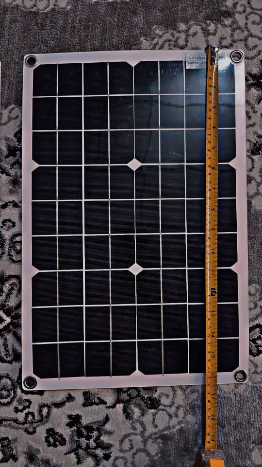 طاقەشەمسی دوو پەناڵی ١٢ ڤۆڵتی ئەسڵی کامل ئەشیا  بەس پاتری گەرەکە ،  راستەو خۆ دەرچەی چوار یوئیسبی هەیە  بۆ شەحنی موبایل  چەتاڵی سەیارەی لەگەڵە و پاتری ١٢ ڤۆڵت شەحن ئەکات  . شوێن ڕانیە *********** رانية, السليمانية
