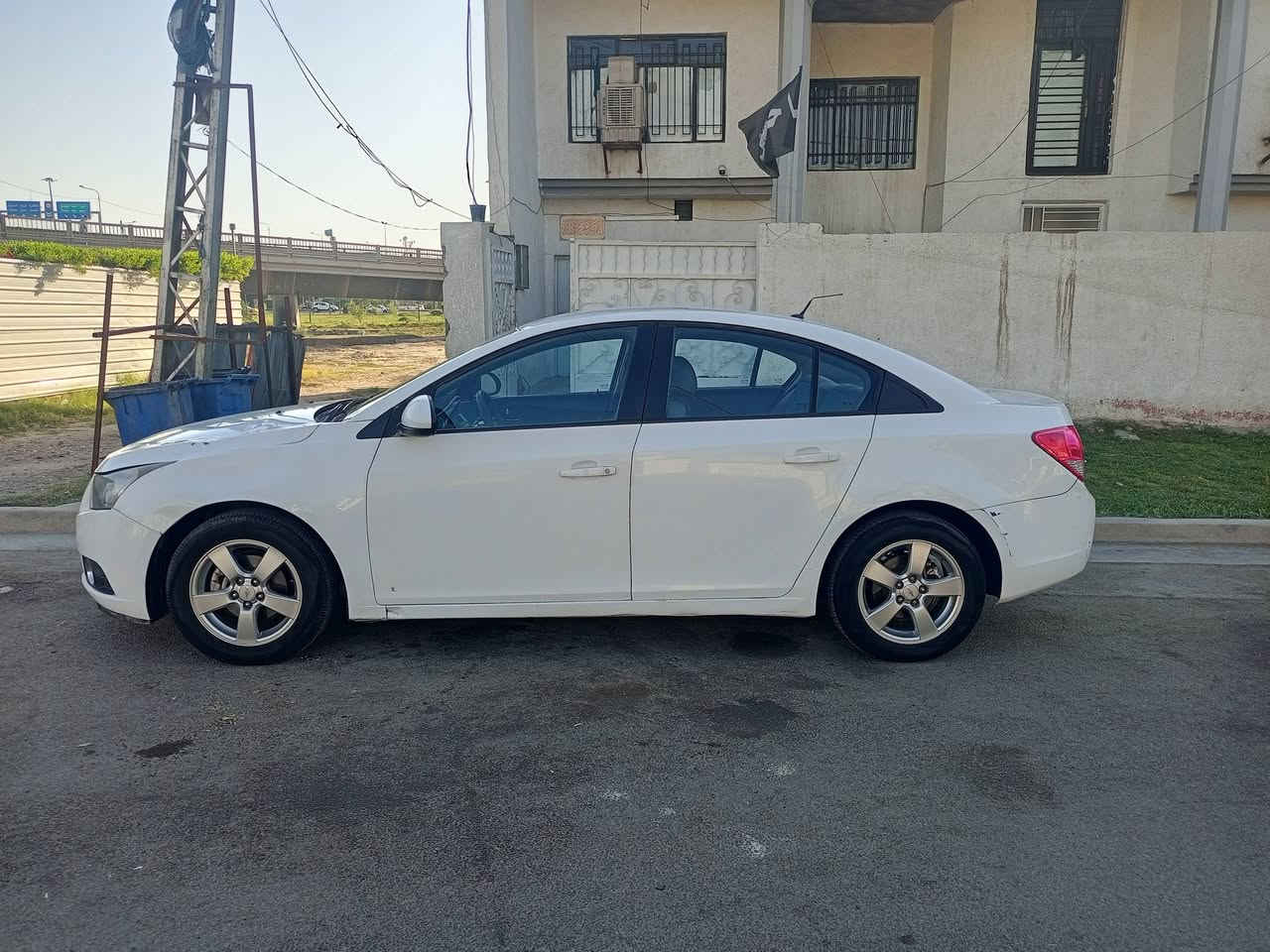 سلام عليكم 
شوفرلايت كروز 2012 خليجي 

مكينة 1800

بغداد الدوره 

***********
 سعر 75
