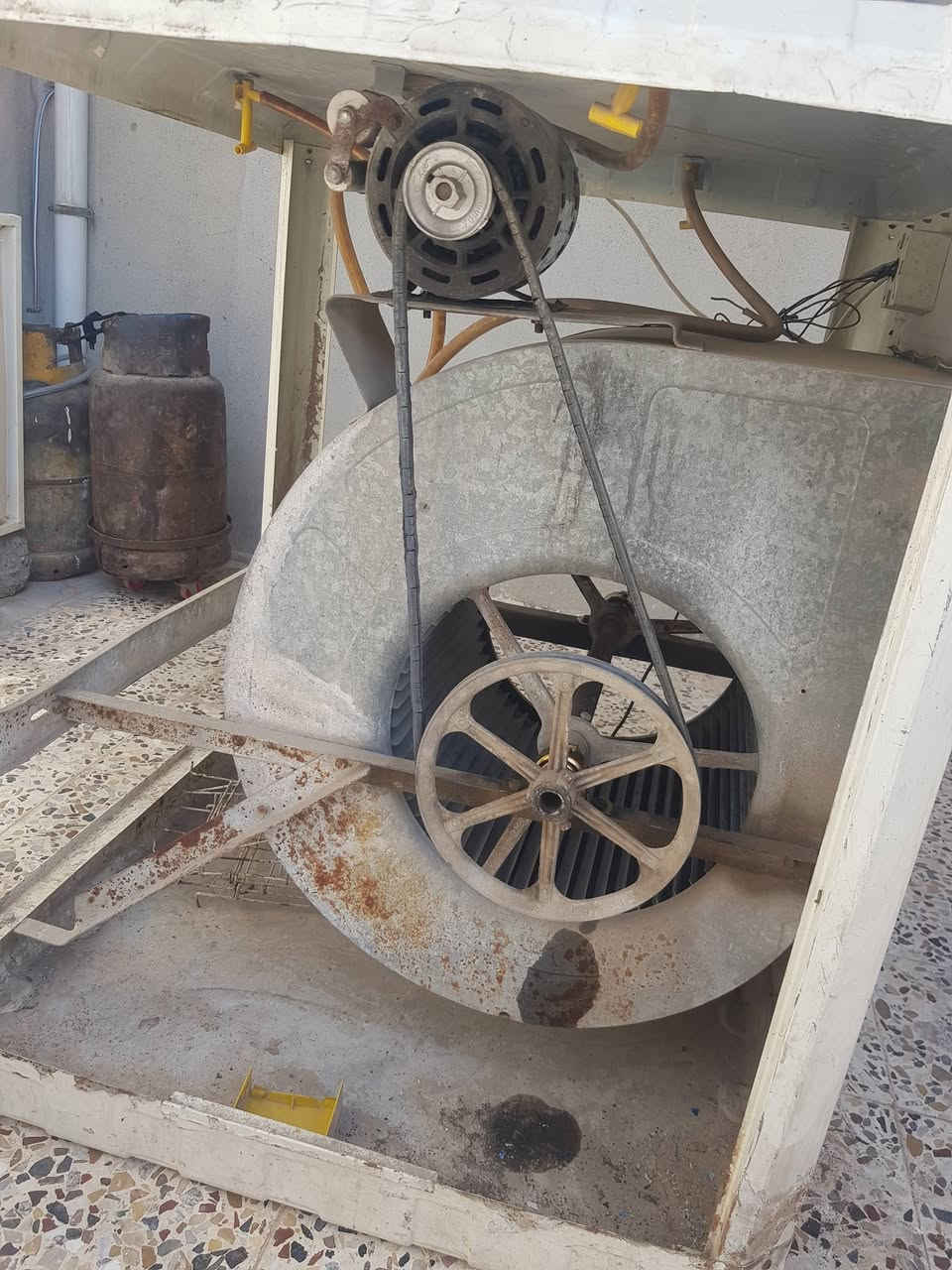 مبرده حجم ٥٥٠٠ السعر ١٢٥ الف المكان الموصل حي الشيماء الجانب ***********
