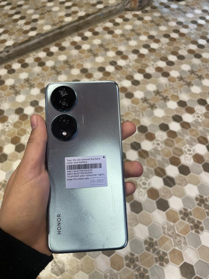 السلام عليكم للبيع جهاز هونر x9b ذ256 بطاريه 6000 ملي يعني تنسى الشحن ذاكره عشوائيه 60 السعر 225 وبي مجال للاستفسار اكثر *********** ملاحظه الجهاز ما داخل اي صيانه يعني مكفول
