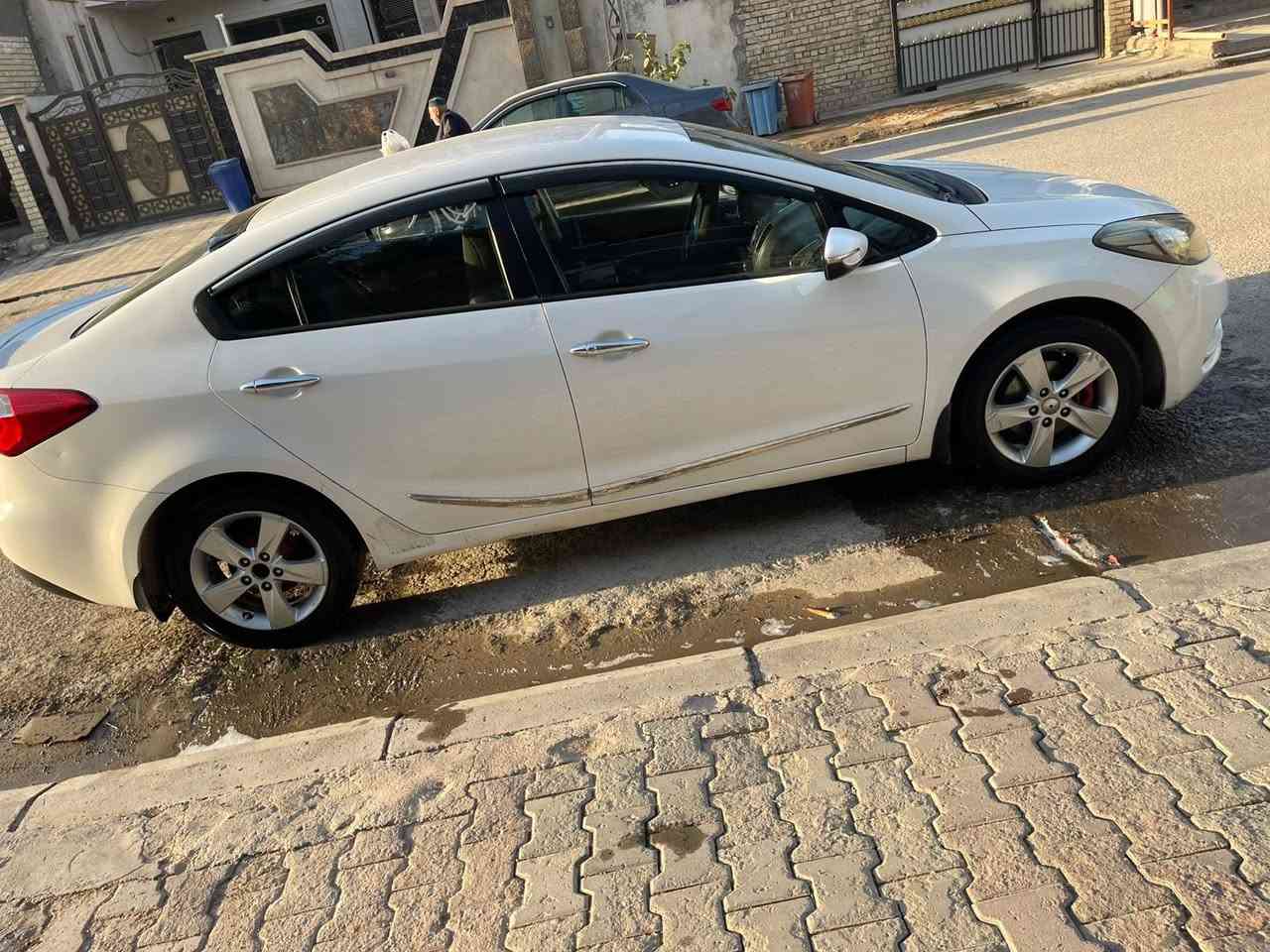 سلام عليكم 🫡 
🚗كيا سيراتو 2014 خليجي 
السياره مكفوله كير محرك تبريد تدفئه من اي عطل 👍
🛞تخم تاير جديد مبيه اي نقص واي عطل 
جامه جديده صدر جيد جاهزه متصرف عليه دينار 
تبريد قطعتين تحكم ستيرن 
ضرر باب فقط 
💵السعر 110 
للاستفسار ***********
