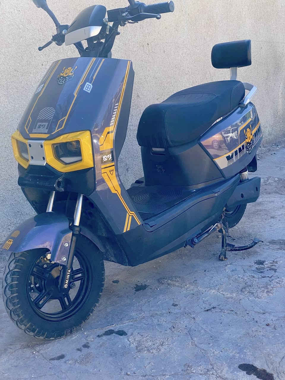 دراجه شحن ام عيون
5 بطاريات ع الفحص شرط 
تمشيك 45 كيلو  سويج واحد وبصمه وحده 
3 نمر سرعه سرعتها 70 حقيقي 60 
اشاره يمنى يسرى 
ليت ليد عالي ناصي 
كلشي شغال شاشه دجتال تظهر العطل لا سامح الله
سعرها 480 وبيها مجال بسيط حك الجيه 
مكاني اليرموك او العامريه 
رقمي-***********
