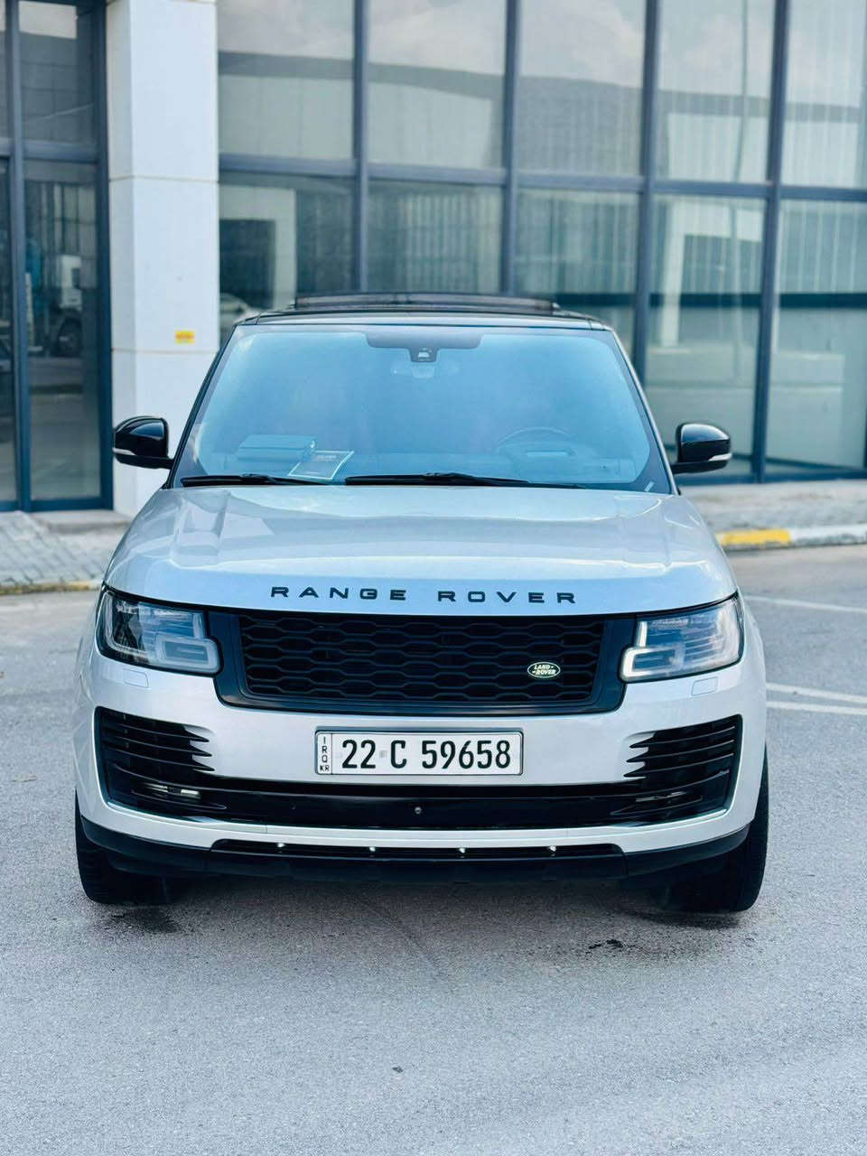 ﷽
                                 RANGE ROVER VOGUE 2016 
▫️رانج رؤڤه ر مؤديل 2016 ڤؤگ فول مواصفات
🔹 فول مواصفات مواصفات بلاك زمان دولي
▫️سيارة كامل داخل و خارج محدث 2021🔥📦

◻️محريك V8 5.0L تمانية سلندر سوپر جارج مرغوب
🔹گير و محريك بشرط فحص
بدون صوت و بدون صرف بدون خلل
🔹ماشية  58 الف حقيقي

◻️ سيارة كلين فقد ( بنيت صبوغ بسبب محدث ) 
🔹سيارة جديد حيل حيلوة نضيفه 📦
🔹سيارة كاكل داخل و خارج محدث 2021

◻️مواصفات فول معروفة
🔹{ بصمة - پانوراما - داخل احمر - رادار - داتاشو -  دوسات كهربا - خمس كاميرا - صندوق شفت - باب صحب - كشنات تتفيئة و تبريد - كشن مصاج - كشن و ستيرن خزن - ستيرن تتفيئة - بغاغ لايت - مراي شفت - تبريد مركزي - بعد }

◽️اربع تاير ويل جديد ويل بلاك
🔹دبل و جوبليسات كل بشرط
🔹سيارة شرط بدون اى نواقص گير و محرك و حدادي و كاهرباى كولة بشرط
🔹سنوي و رقم و هزة جديد سنوي بأسمي
🔹 نفسي يوم / تحويل و كاله حاظر
🔹 مكان_🌆 سليماني

◽️سعر_ 289$🔐🔥🔥
◽️موبايل_ *********** ::: ***********
____________________________________ السليمانية, العراق
