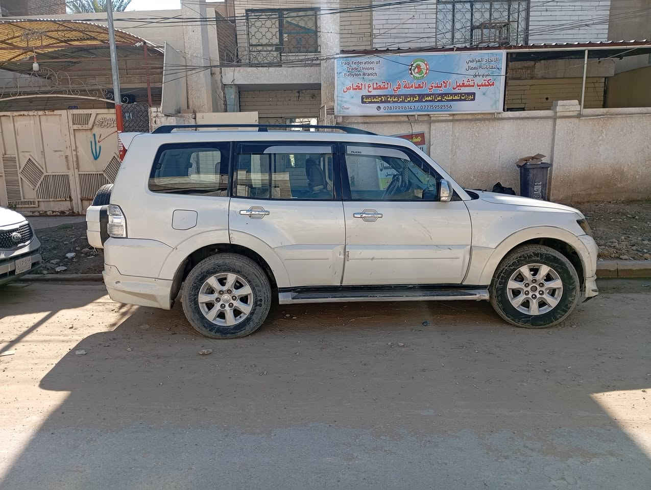 السلام عليكم عندي سياره باجيرو ،(حبتور،)موديل ٢٠٠٩ محدثه كامل المواصفات جاهزه والتحويل فوري سعر ١٤٥٠٠دولار. ( ممكن مراوس مع سياره ارماده موديل ٢٠١٢او ٢٠١٣. اني من الاشخاص محبين الارماده   جاهز     . عنوان حله شارع ٦٠مقابل مطعم نائل  حي الاساتذه  الشارع العريض مجاور مكتب اكسفورد تعليم اللغه الانجليزيه   الاتصال موبايل ***********
