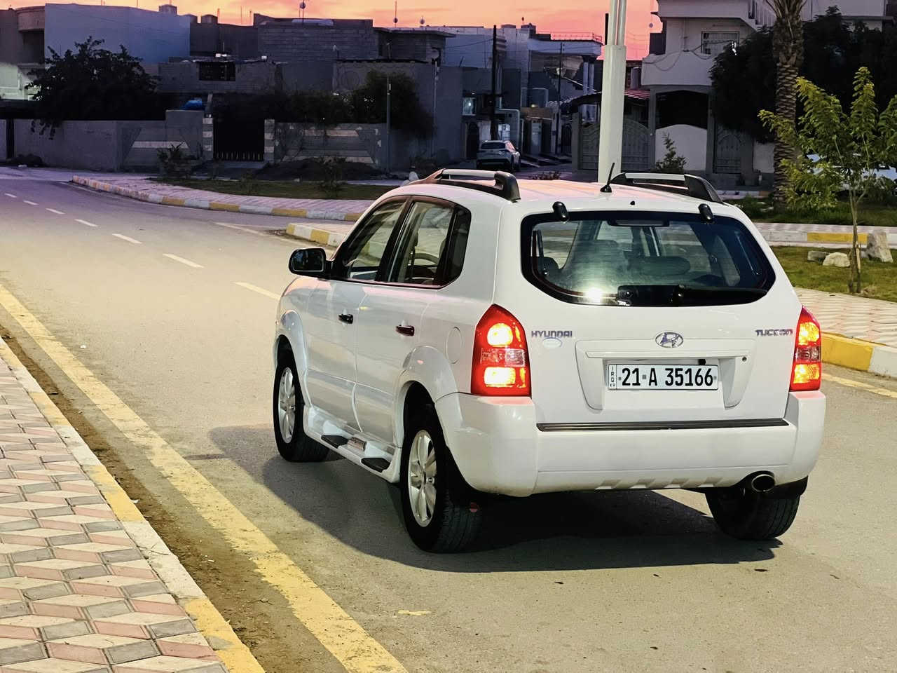 السلام عليكم
توسان 2009 خليجي رقم سليمانيه سنويه 2030هزه 26 دفتر بانزين موجود السياره قطعه وحده جاملغ  السايق بدون دواخل شرط سياره مكفوله ماشيه 220 محرك بلادي مامفتوح شرط لاصرف ولا بخار /كير شرط/صدرامامي خلفي جديد/تايرات4 جديد/تبريد شرط/ABS/شاشه /كامره خلفيه
سياره عل وضع الشركه غرفته جديده
السعر مناسب 118
العنوان كركوك
رقم الموبايل /***********
