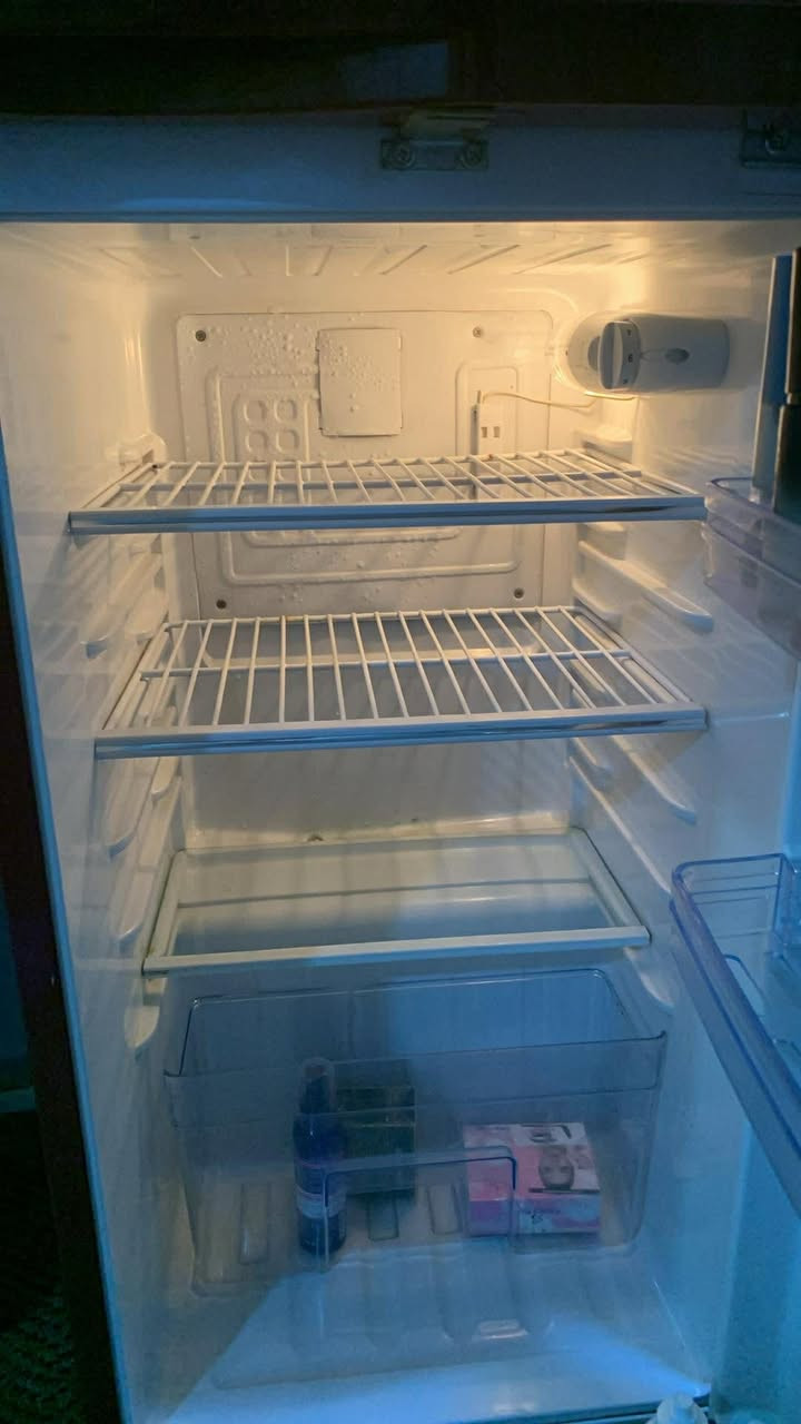 ثلاجه للبيع كلش نضيف احمر سعرها 175 وبيها مجال،، ثلاجه ابيض سعرها 50،، غساله مواعين للبيع نضيف بشرط سعرها 150 بيه مجال،، قلايه حجم كبير نظيف سعرها 25،،، الي يريد يجي خاص فقط رحمه والديكم،، ياالله


**إذا كنت صاحب هذا الإعلان وتريد حذفه لأي سبب، رجاءا أرسل رسالة إلى الدعم الفني**