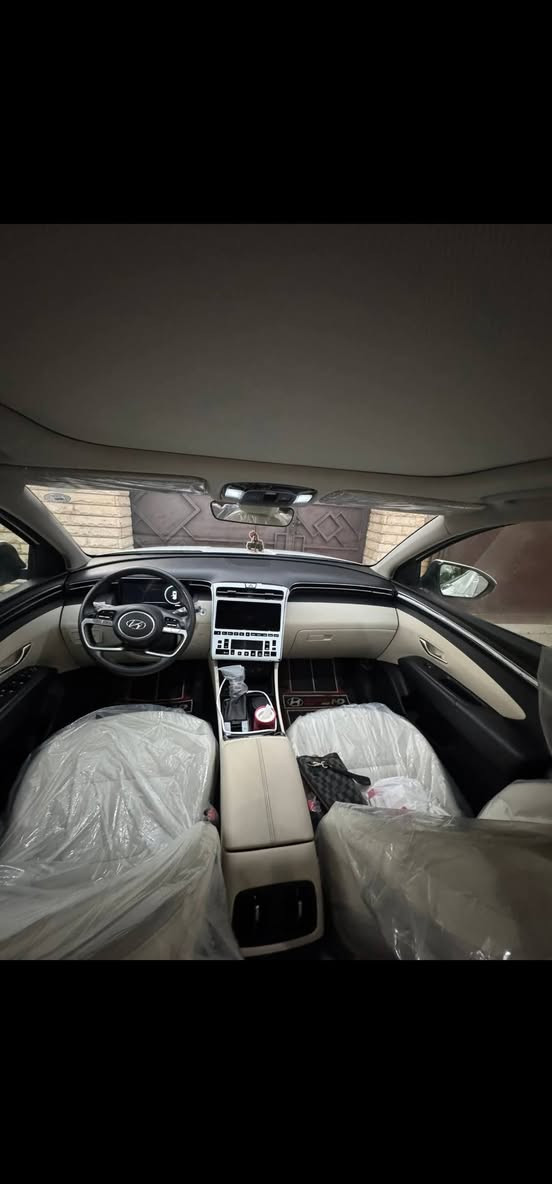 توسان ٢٠٢٤  خليجي 

فـول  سقف بانوراما

رقم باربيل تحويل مباشر  باسمي

محرك 2000 دوش

تشغيل بصمة   

تشغيل عن بعد

‏AIRBAG عدد 2

سايد بريك كهرباء  

كراسي كهرباء

اوتو هولد

كاميرا خلفية 

لايتات دواره ويا الستيرن

بك لايت LED

كروس سرعه

مري شفط 

بردات ابواب خلفية 

حساسات امامية + خلفية 

تحكم مقود كامل

بصمات عدد 2 

انارة ترحيب باليدات مال باب داخلي وخارخي

نقطة نزول منحدرات. 

نظام مانع تزحلق 

‏ABS

شاحن موبايل واير ليس  

اشاير بالمري والمري شفط

مخرج AUX + USB

‏BIuetooth

مخرج منفذ الطاقة عدد 2    

درايف مود  

السياره بيها  اقل شبر بارد بصندوك كلش ممبين  مشتغلها 
  للتواصل *********** 
السعر ٢٢٥ بيها مجال بسيط
