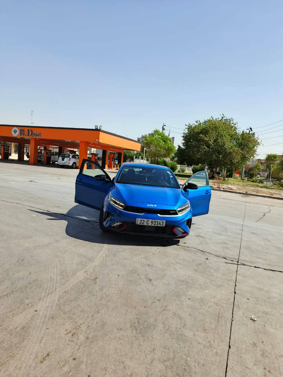 كيا فورتي موديل 2023 اللون ازرق بحري رقم اربيل هزة وسنوية جديدة باسمي
المواصفات فول 1/1
محرك 1600 تيربو 
كير اي تي ثلاث أنظمة قيادة 
فتحة سقف 
بصمة 
تحكم ستيرن فول 
رادار امامي خلفي جانبي 
كشنات جلد تدفئة تبريد 
شاشة كبيرة تدعم الكار باي وانظر ويد 
كامرة دوارة 
شاحن لا سلكي 
لايت لد امامي خلفي ولد نهاري 
شفتات ستيرن سبورت رياضي 
تبريد قطعتين ثلج 
تشغيل عن بعد 
إنارة ترحيب بالابواب
لد داخلي متغير الالوان بلادي 
دركة حرف D
تحديد مسار 
كروز سرعة 
ويل كل 18 كروم رياضي 
عداد المسافة 29 كم ضرر فقط دعامية أمامية صبغ وبارد شبر بالهلال الخلفي كما موضح بالسونار مكاني بغداد حي السفير رقمي ***********
السعر 170 وبيهة مجال بسيط حك الجية
