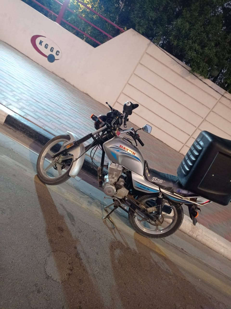 السلام عليكم شباب دايون عضم موديل 20 اوراق اصولي وكيل اميرة الجنوب الدراجه خير من الله هاي الصور قديمات معدل عليهه وضايف عليهه هواي شغلات لايت جمجمه وترتيبات بعد حجي خير من الله رايدهه ٩٥٠ وبيهه مجال للطبين
هذا رقمي وبيكم خير ودللو مكاني كربلاء ***********
