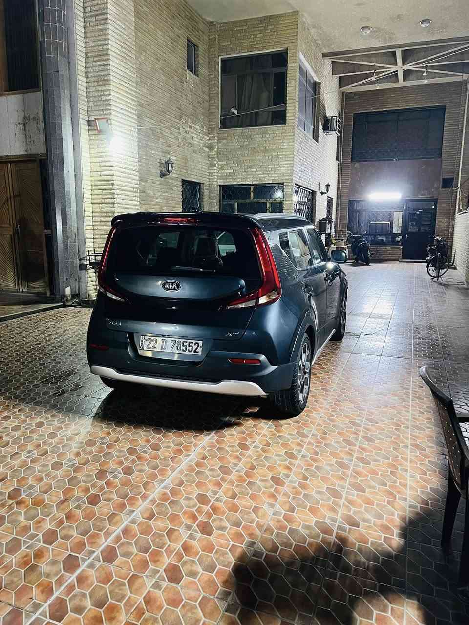 السلام عليكم صول موديل ٢٠٢٠ ماشيه ٥٠ الف فقط سياره جديده على ادينه مال بيت كير محرك تبريد حداديه كله شركة السياره بيه جاملغ مع ربع البنيد بدون ايرباك بدون اي دواخل  وبيه مواصفات هواي رقم باسم والدتي مكان بغداد الوزيرية رقم ‭٠٧٧٦ ٢٢٢ ٧٢٤٧‬
